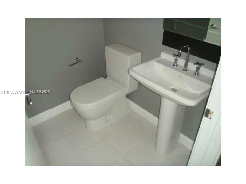 185 SW 7 ST # 4212, Miami, FL 33130 photo 4