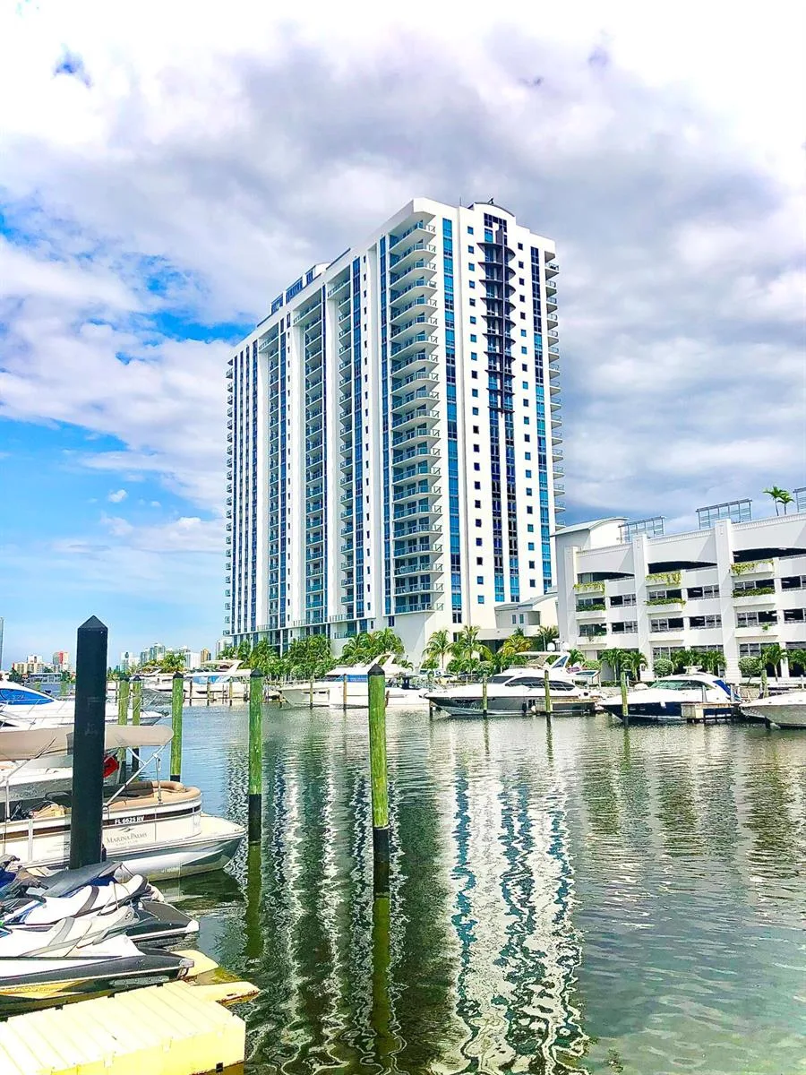17111 BISCAYNE Boulevard # 1903, North Miami Beach, FL 33160