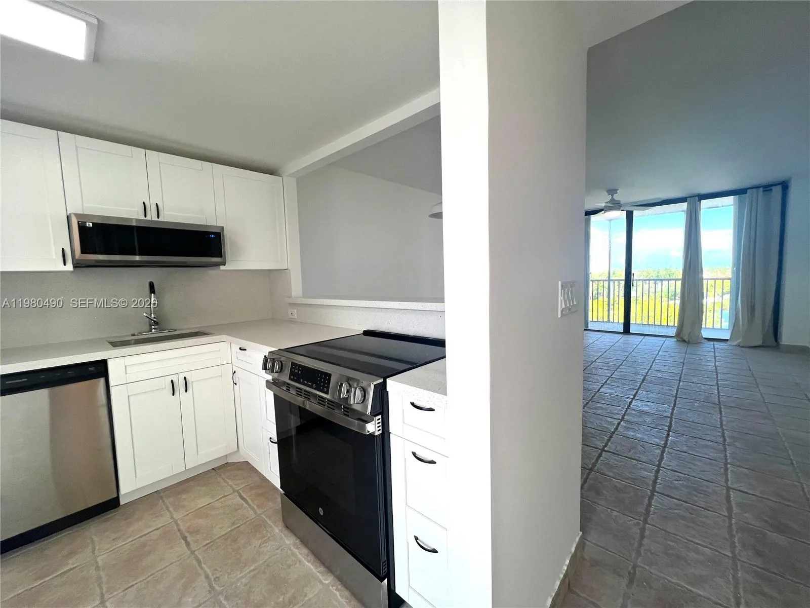 3475 N Country Club Dr # 716, Aventura, FL 33180 photo 2