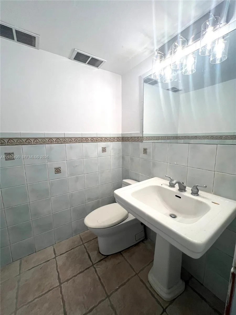 3475 N Country Club Dr # 716, Aventura, FL 33180 photo 9