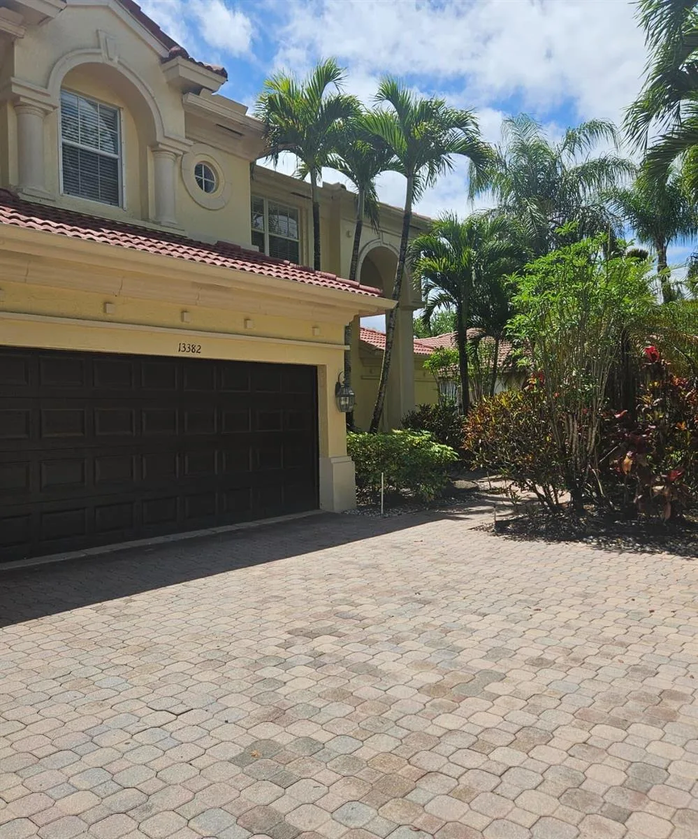 13382 Lakepointe Circle, Cooper City, FL 33330 photo 2