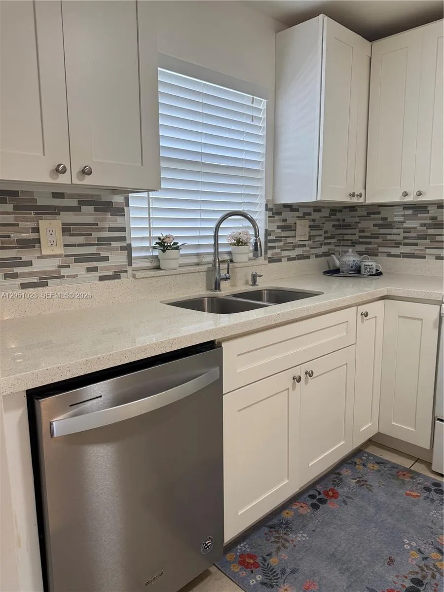 9540 Sunrise Lakes Blvd # 208, Sunrise, FL 33322 photo 2