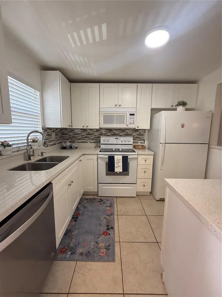 9540 Sunrise Lakes Blvd # 208, Sunrise, FL 33322 photo 5