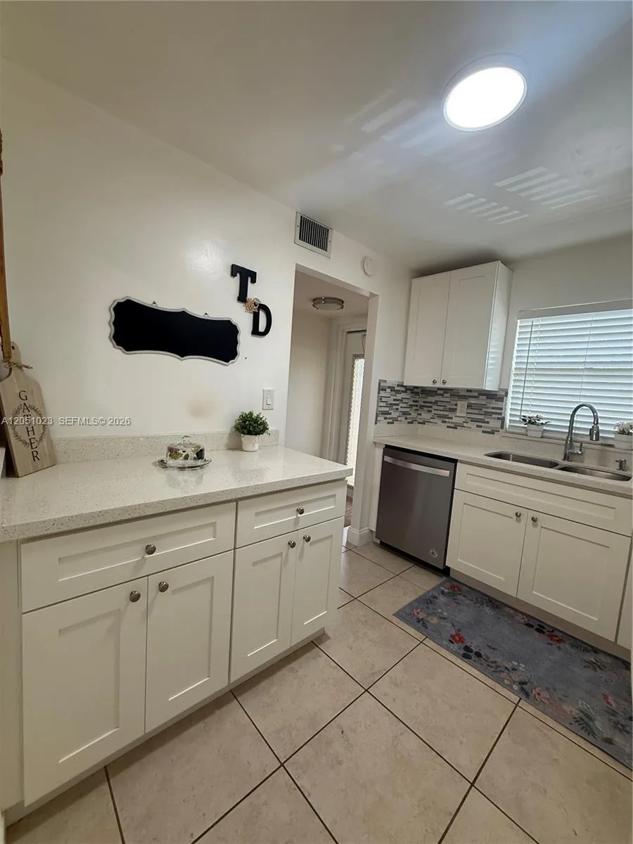 9540 Sunrise Lakes Blvd # 208, Sunrise, FL 33322 photo 6