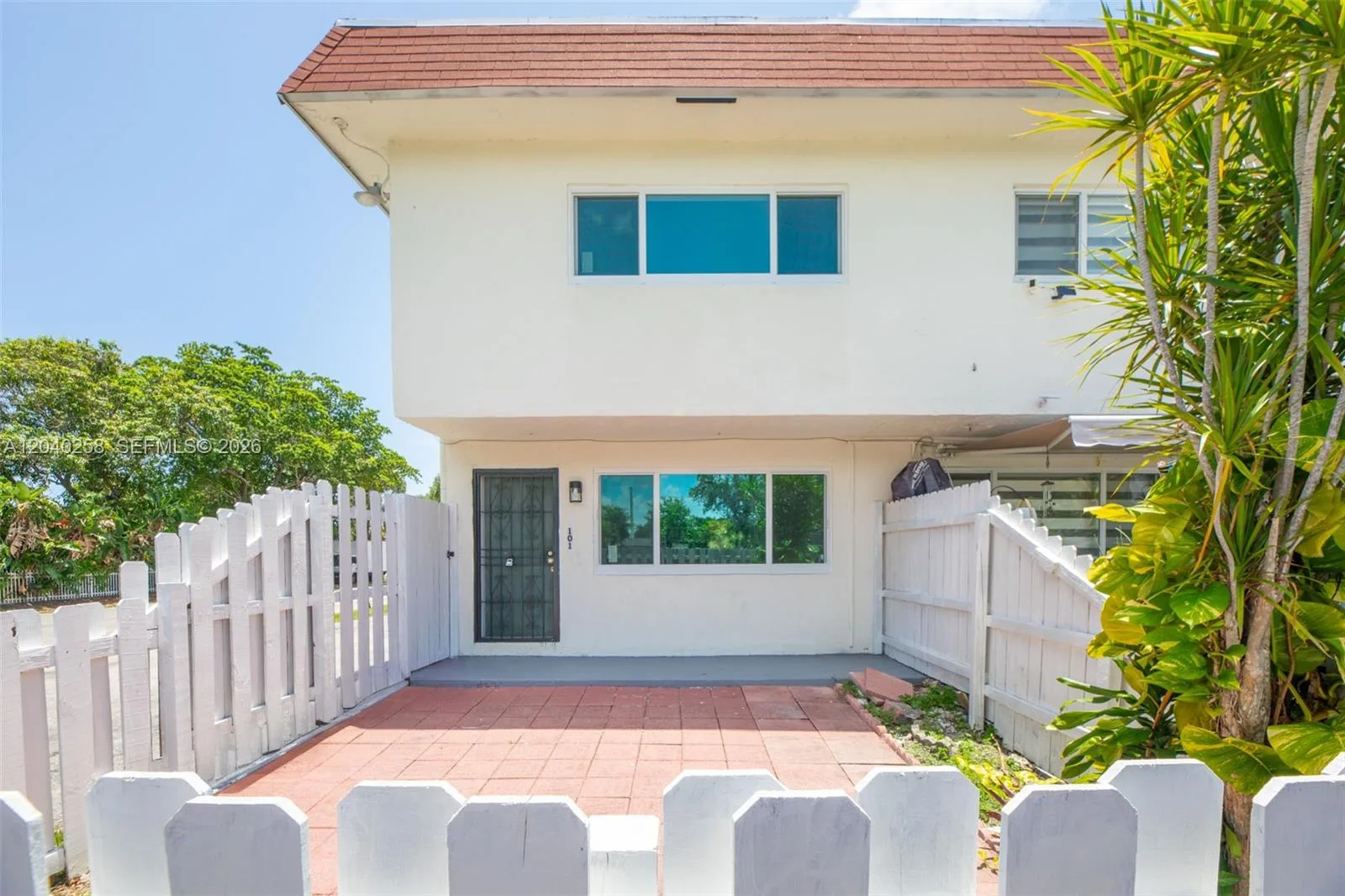 1450 NE 151st St # 101, Miami, FL 33162