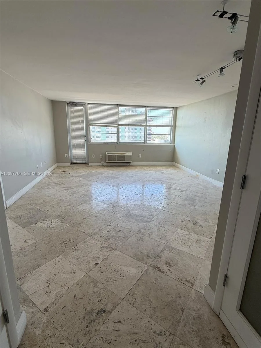 5313 Collins Ave # 1110, Miami Beach, FL 33140 photo 2