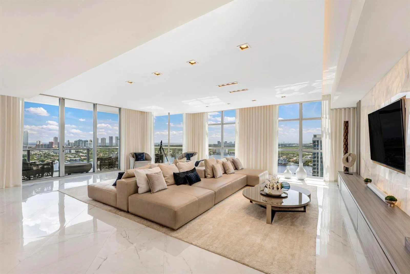 17301 Biscayne Boulevard # Ph-7, North Miami Beach, FL 33160