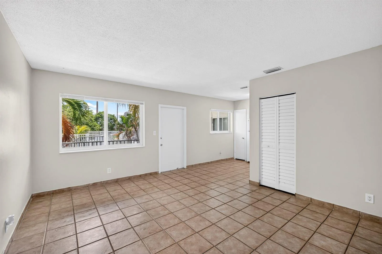 1007 W PROSPECT # 205, Fort Lauderdale, FL 33309