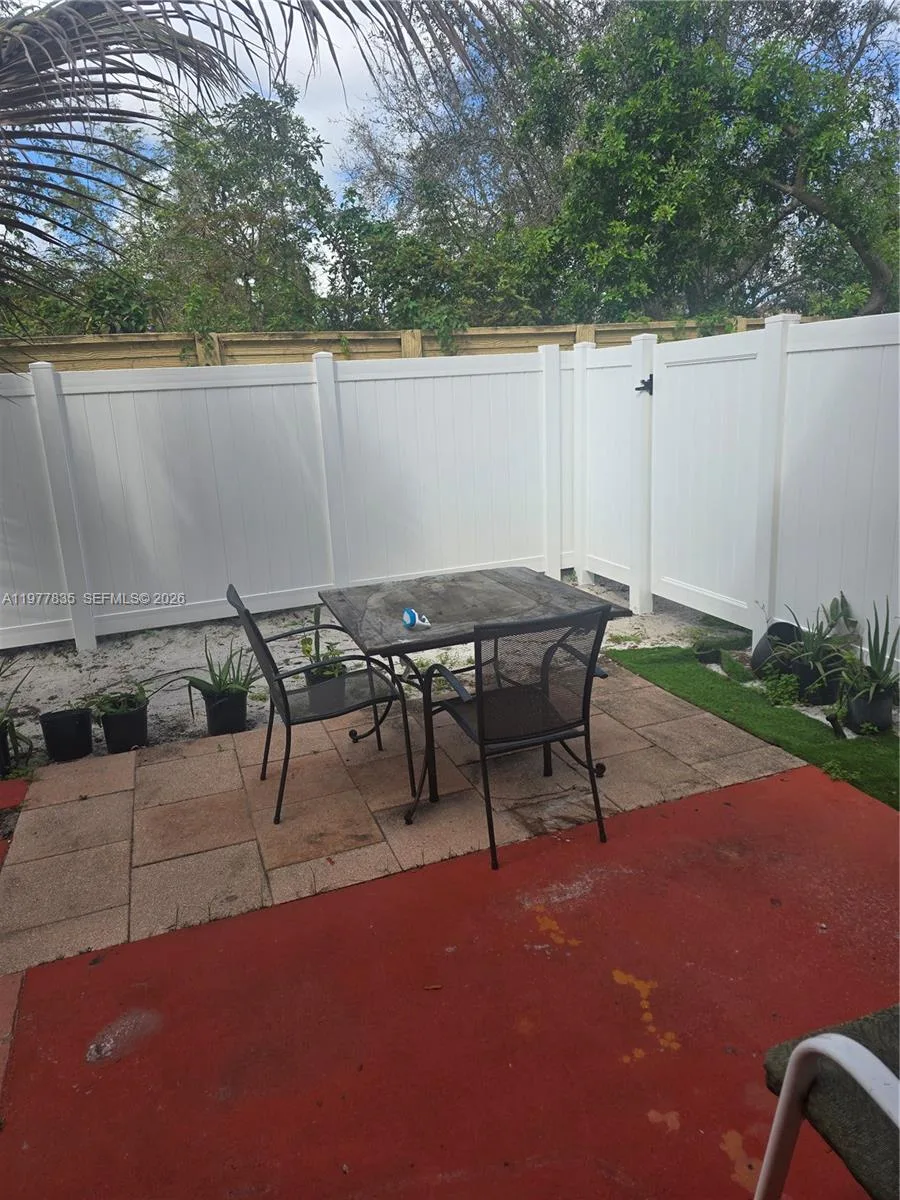 Listing photo 6