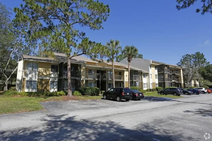 13389 ARBOR POINTE # 204, Tampa, FL 33617 photo 2