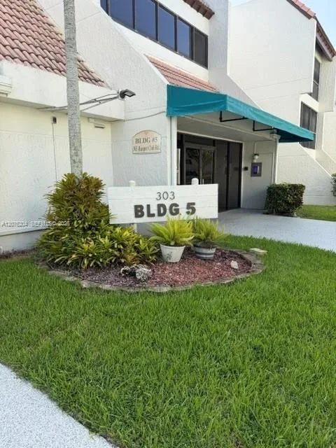 303 Racquet Club Rd # 309, Weston, FL 33326