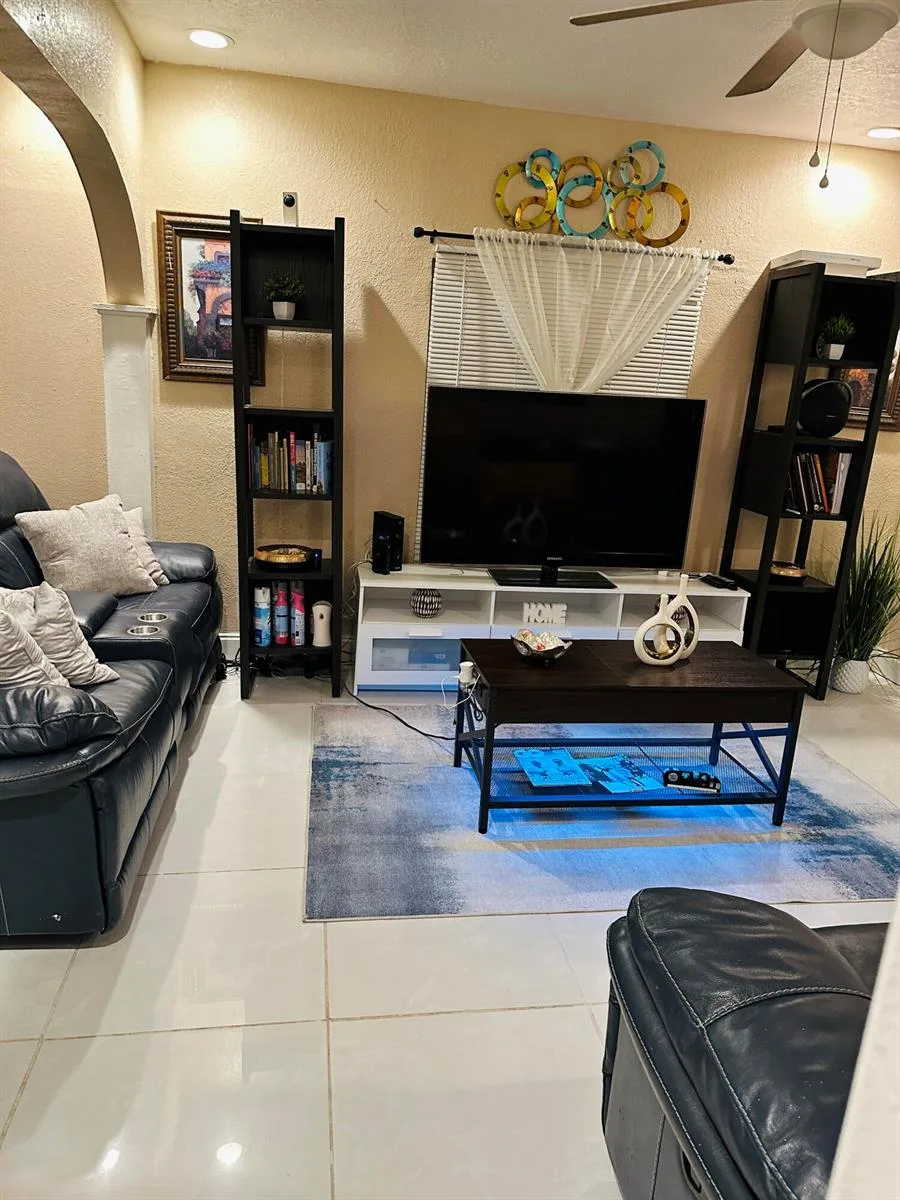 833 Briggs Street, West Palm Beach, FL 33405