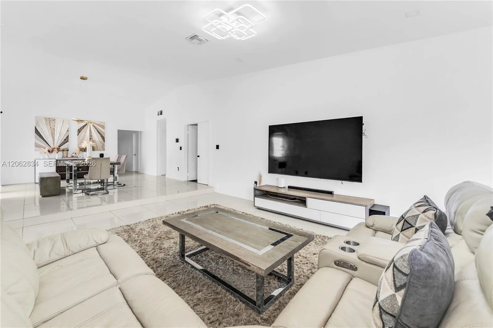 522 NE 195th St, Miami, FL 33179 photo 9
