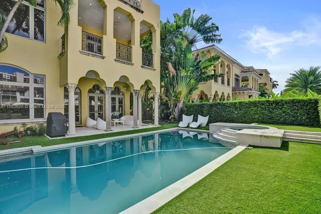 1516 Island Blvd, Aventura, FL 33160 photo 2