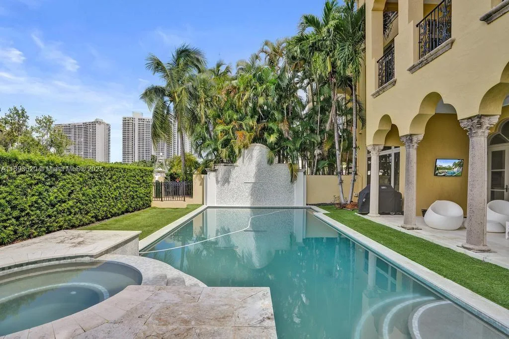 1516 Island Blvd, Aventura, FL 33160 photo 3