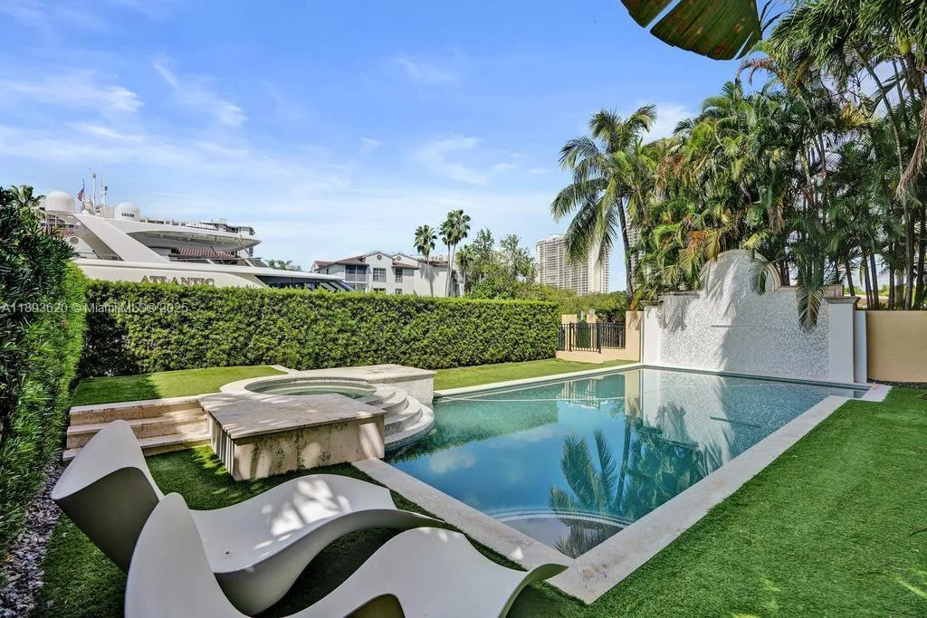 1516 Island Blvd, Aventura, FL 33160 photo 4