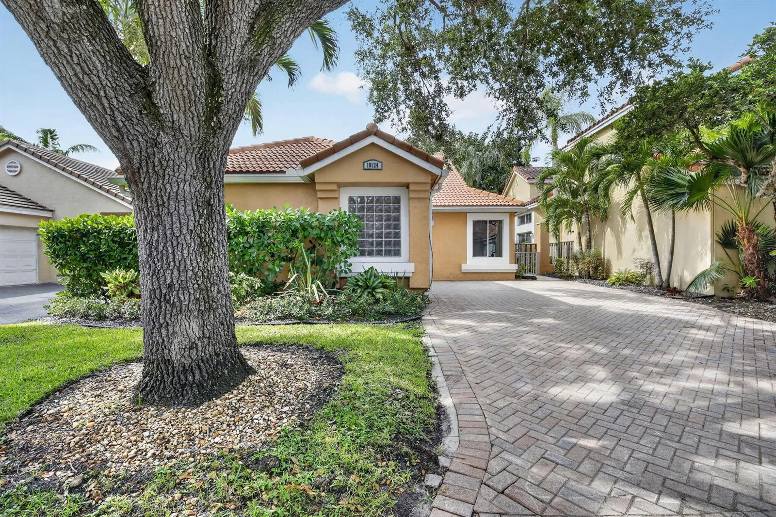 10124 NW 4th Street, Plantation, FL 33324
