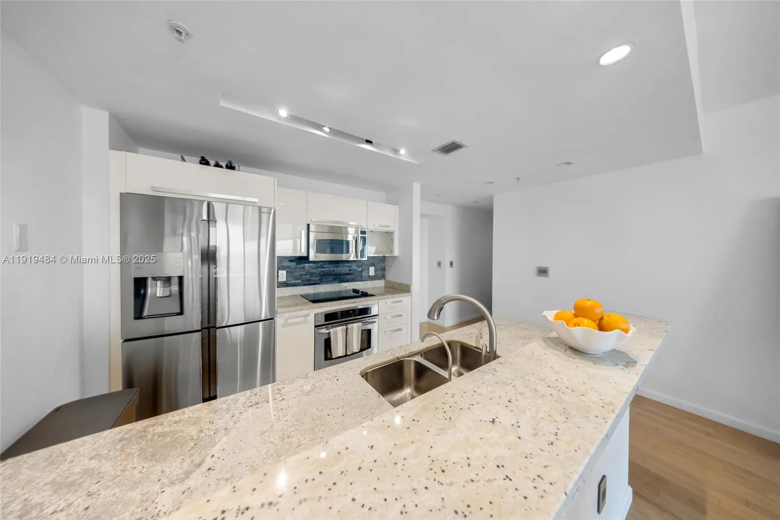 601 NE 36th St # 2911, Miami, FL 33137 photo 13