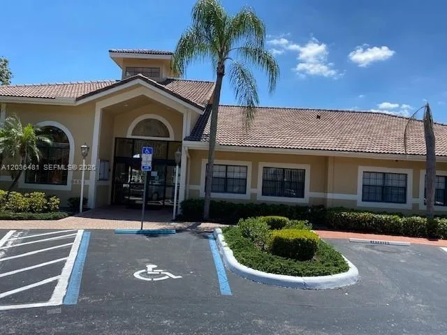 300 W Palm Cir W # 208, Pembroke Pines, FL 33025