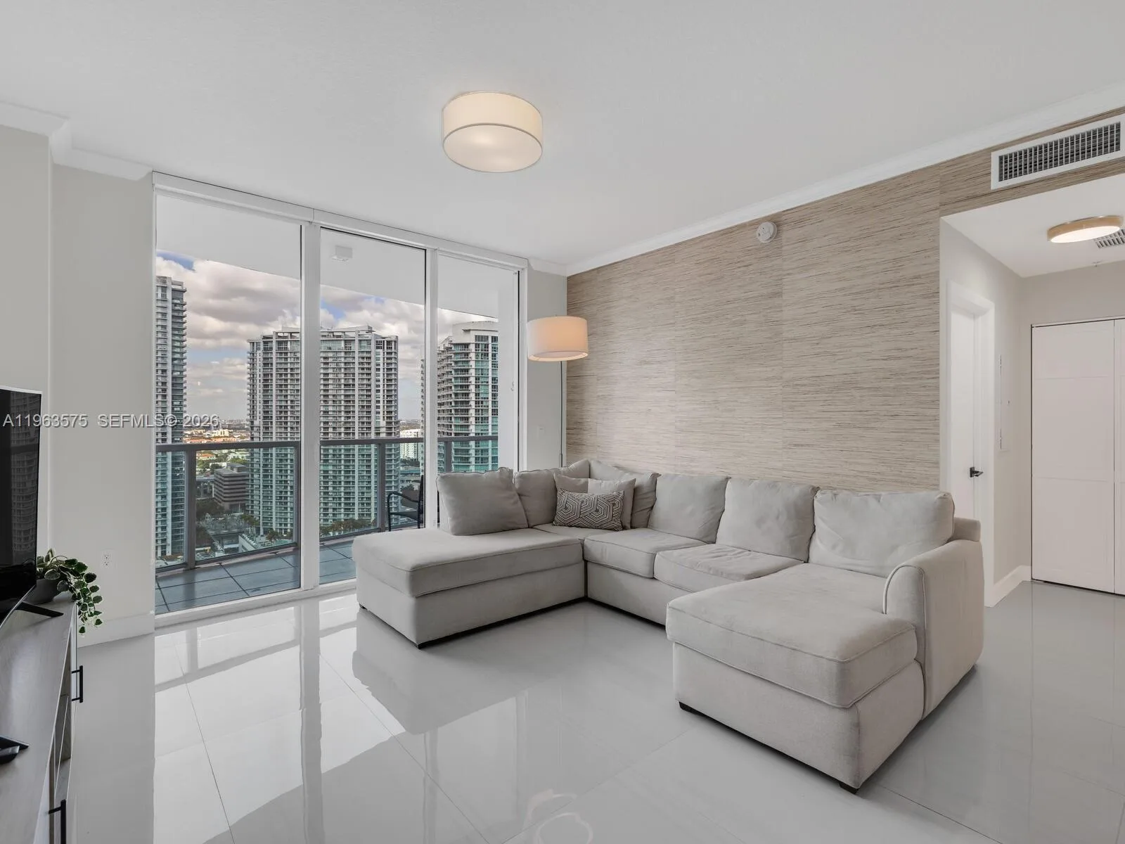 31 SE 5th St # 3419, Miami, FL 33131 photo 11