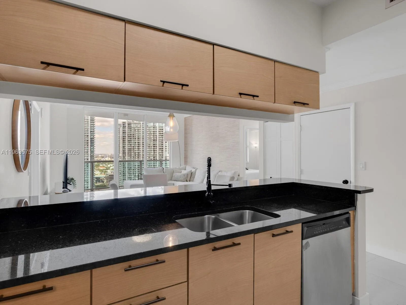 31 SE 5th St # 3419, Miami, FL 33131 photo 8