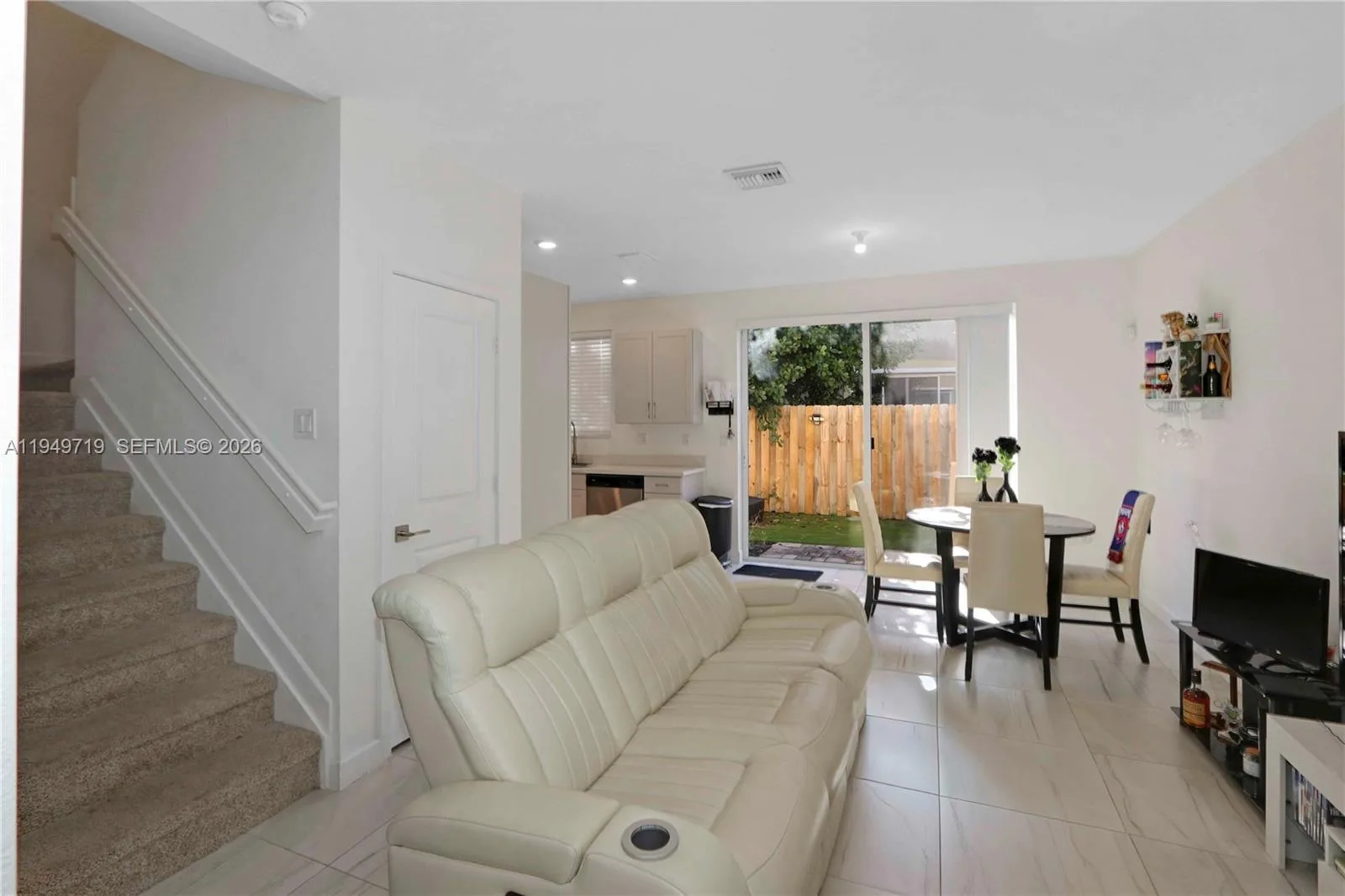 2432 SE 10th Ct, Homestead, FL 33035 photo 6