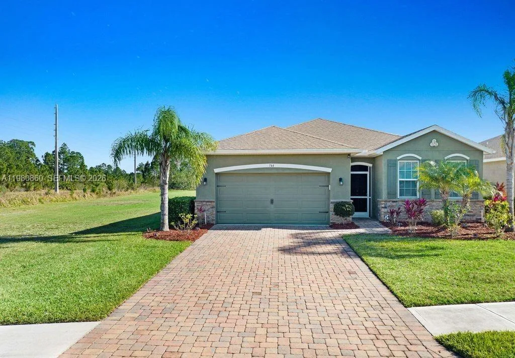 744 SE Remington Green, Palm Bay, FL 32909