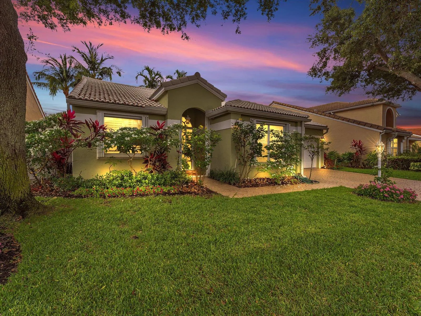 1097 Roble Way, Palm Beach Gardens, FL 33410