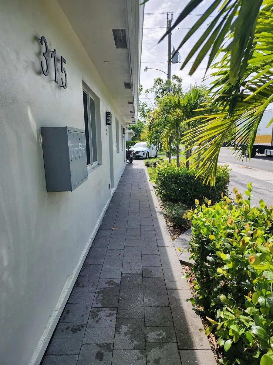 315 SW 7TH Street # 1, Fort Lauderdale, FL 33315 photo 11