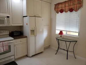 27 HARBOUR ISLE Drive W # 305, Fort Pierce, FL 34949 photo 2