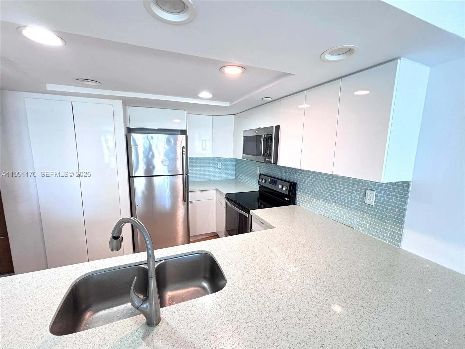400 S Pointe Dr # 408, Miami Beach, FL 33139 photo 3