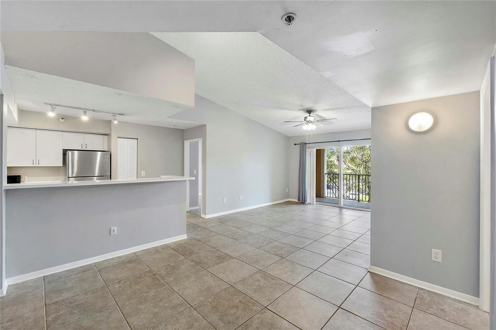 120 Yacht Club Way # 305, Hypoluxo, FL 33462