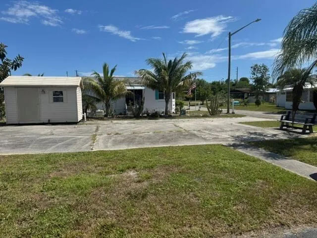 2023 St Lucie Blvd, Unit 30, Fort Pierce, FL 34946 photo 2