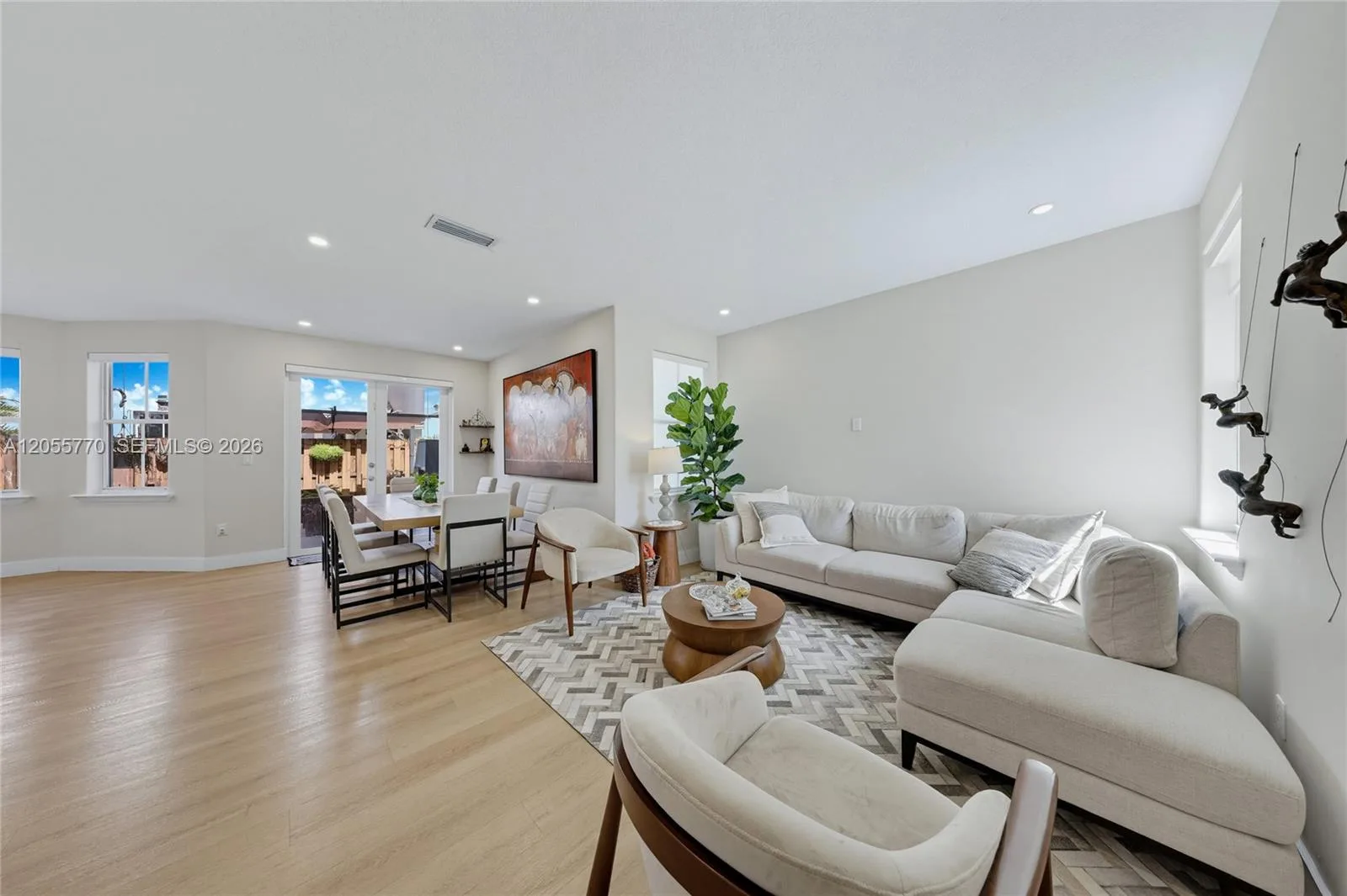 4850 NW 108th Pl, Doral, FL 33178 photo 2