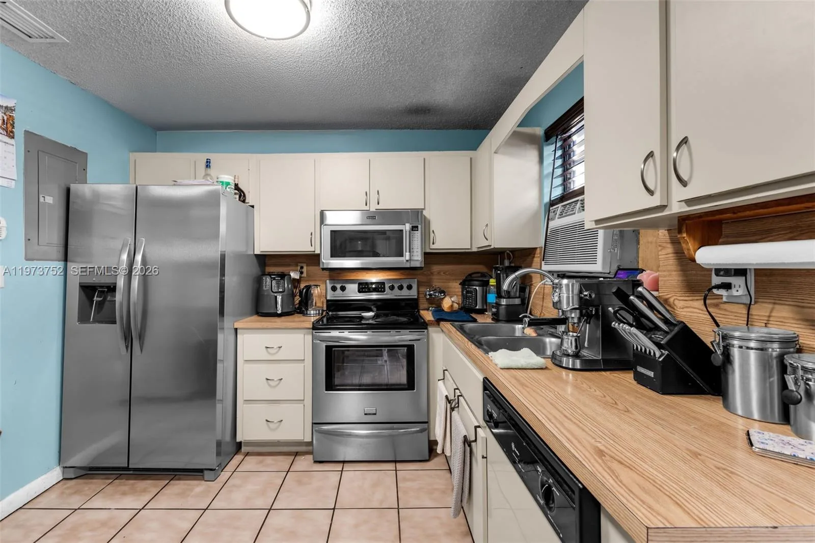 1613 NW 16th St # E, Miami, FL 33125 photo 5