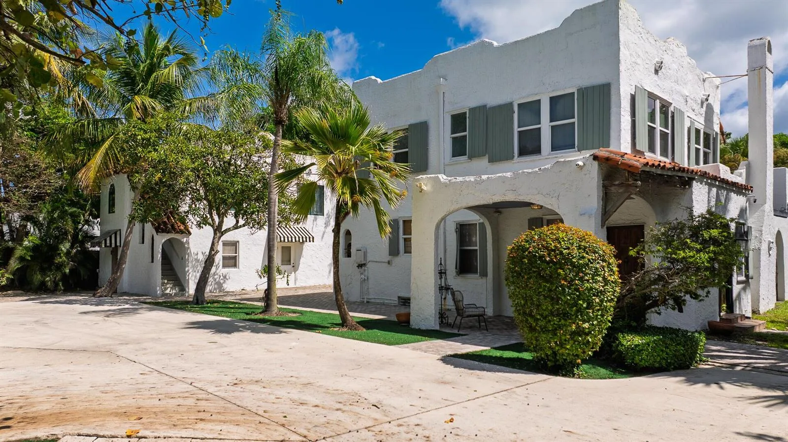 717 Forest Hill Boulevard, West Palm Beach, FL 33405 photo 2