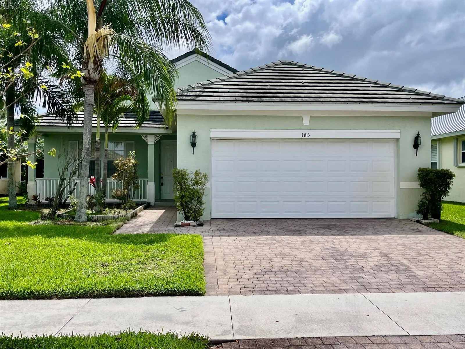 185 NW Willow Grove Avenue, Port St. Lucie, FL 34986