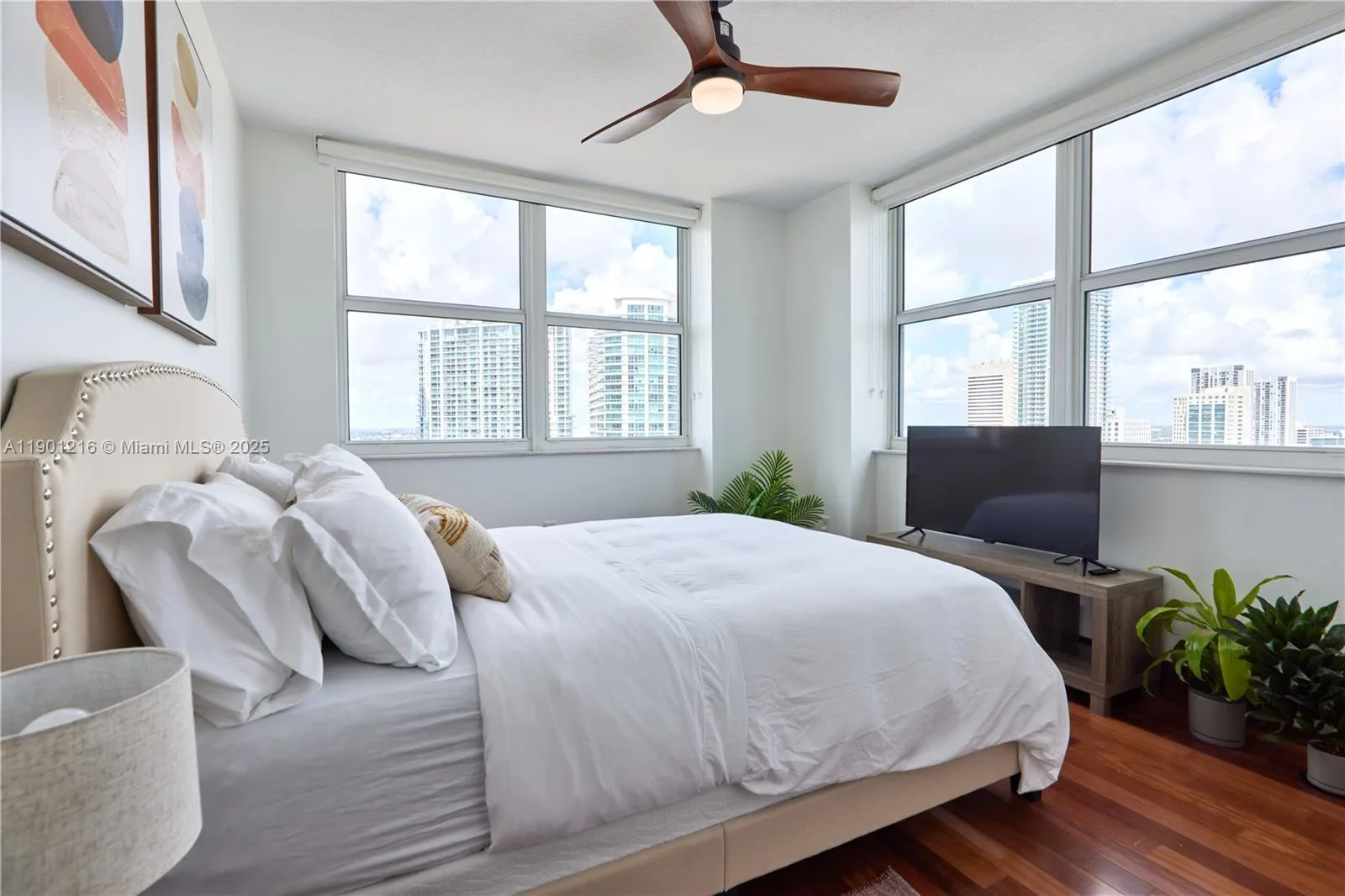 31 SE 5th St # 3201, Miami, FL 33131 photo 10