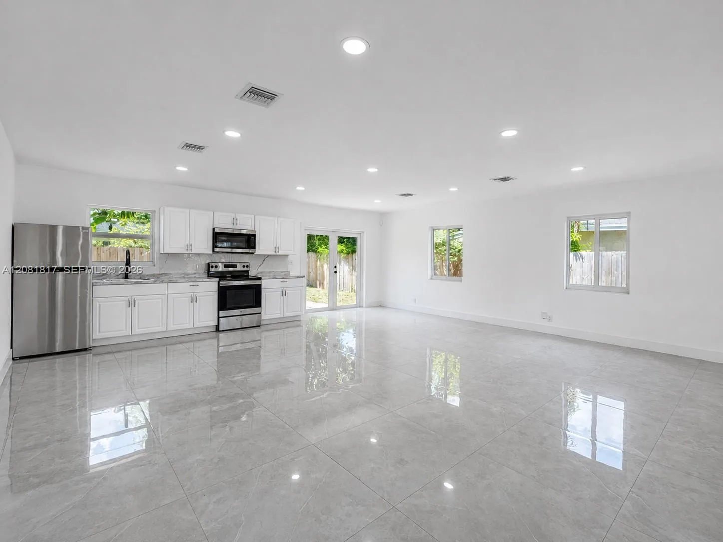 950 NE 164th St, North Miami Beach, FL 33162