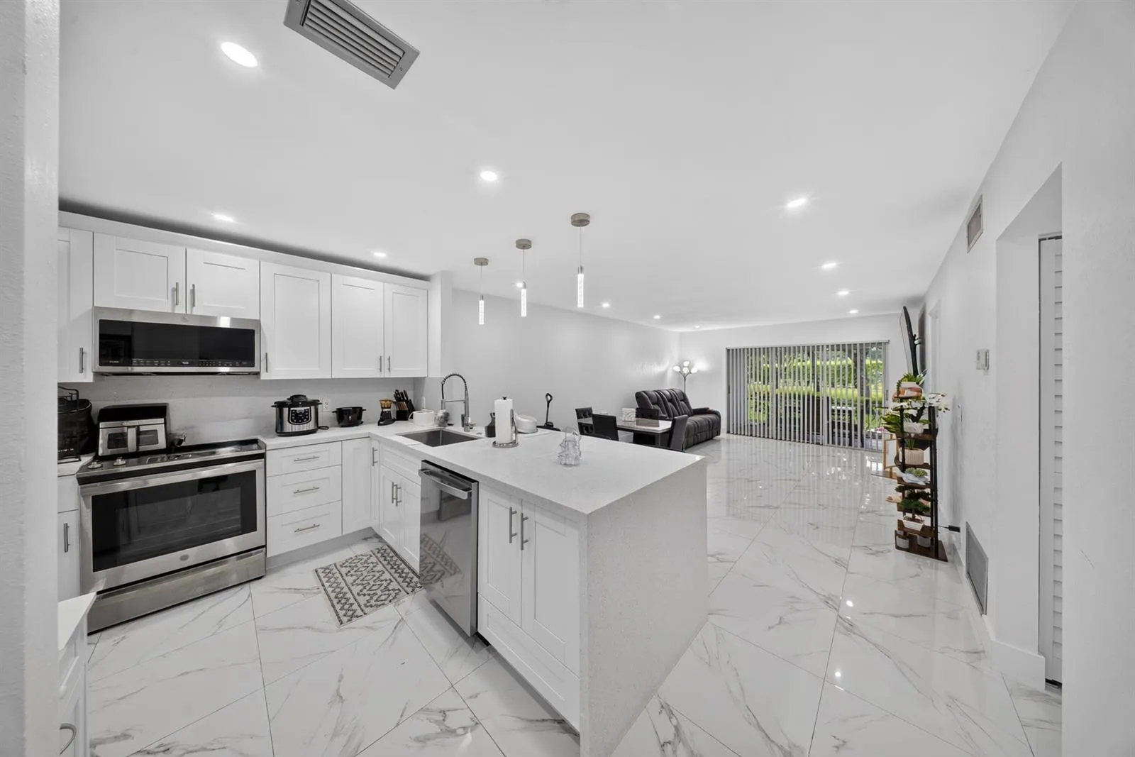 265 CAPE COD Circle, Lake Worth, FL 33467