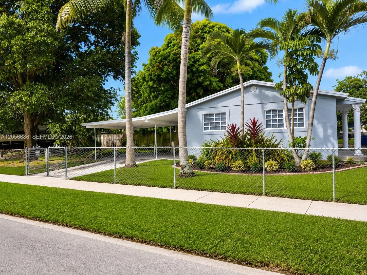 17981 NW 22nd Ct, Miami Gardens, FL 33056 — zdjęcie 2