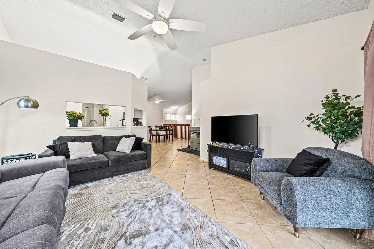 16 Via De Casas Sur # 204, Boynton Beach, FL 33426