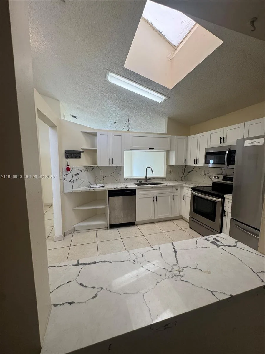 9957 W Elm Ln, Miramar, FL 33025 photo 4