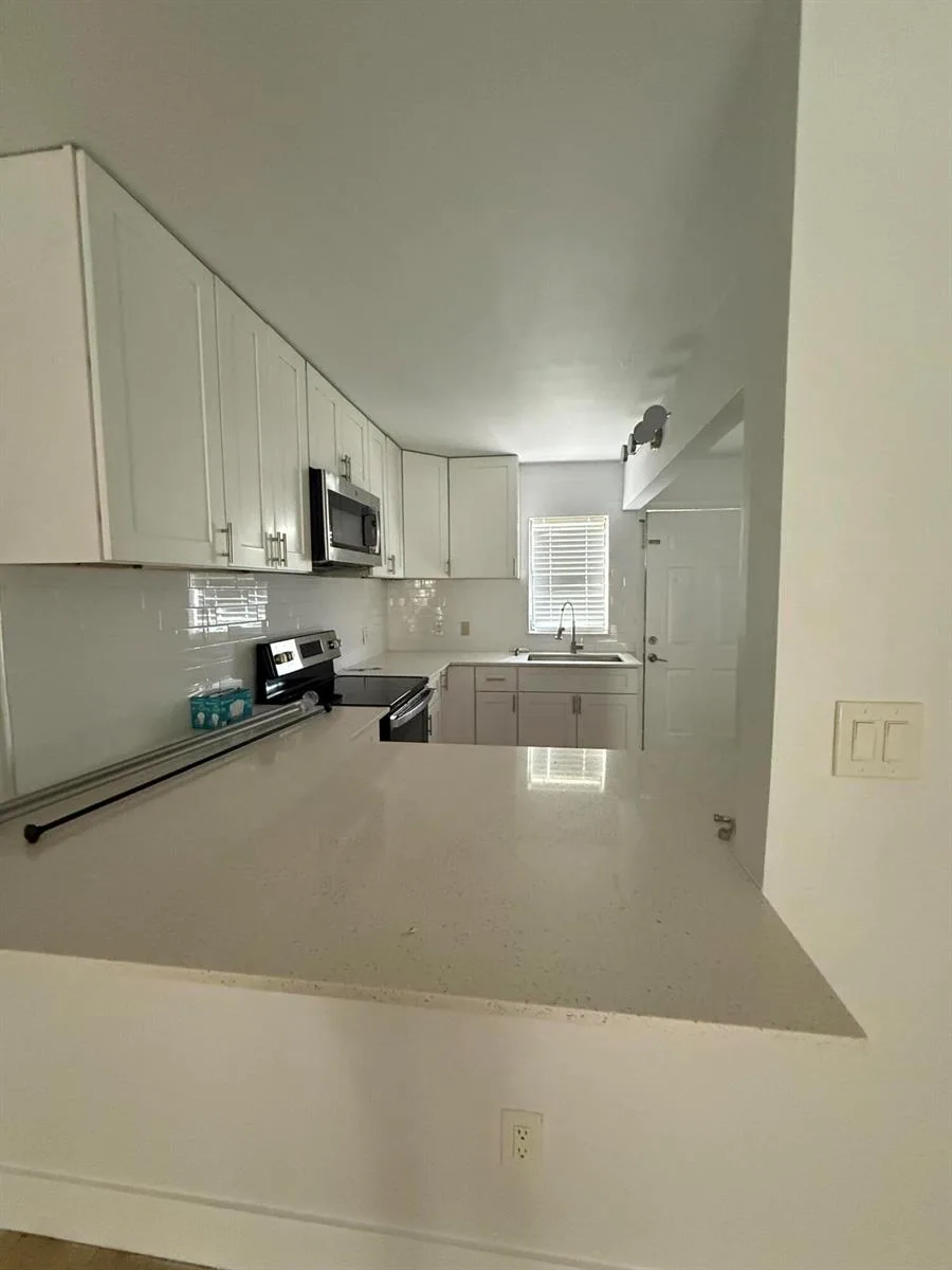 605 Ixoria # 4, Fort Pierce, FL 34982 photo 2