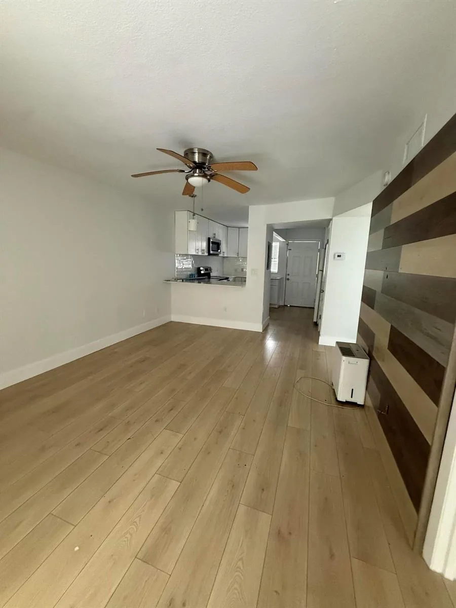 605 Ixoria # 4, Fort Pierce, FL 34982 photo 3