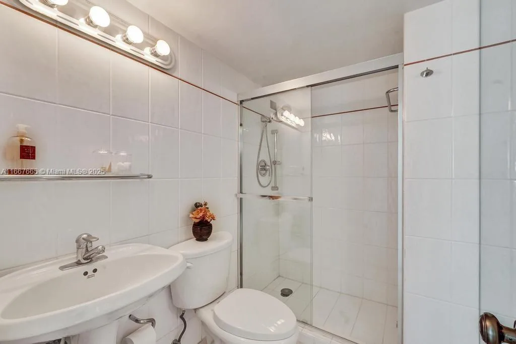 7135 Collins Ave # 1723, Miami Beach, FL 33141 photo 11