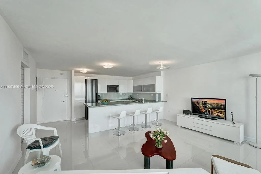 7135 Collins Ave # 1723, Miami Beach, FL 33141 photo 7