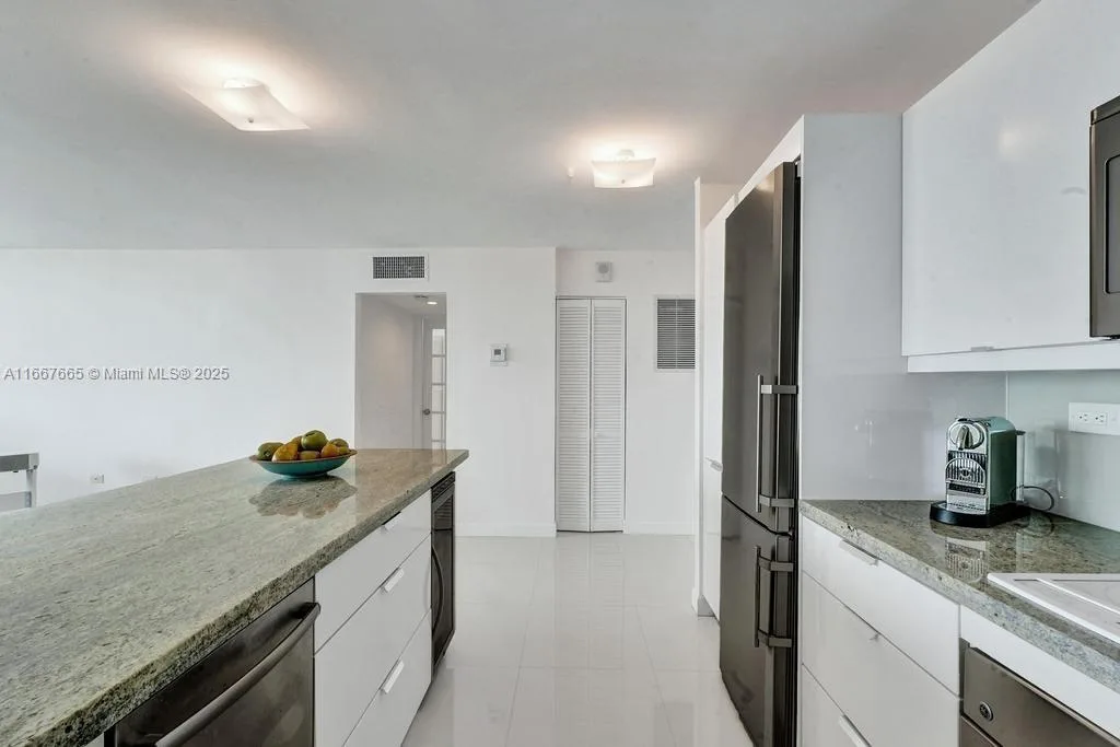 7135 Collins Ave # 1723, Miami Beach, FL 33141 photo 9