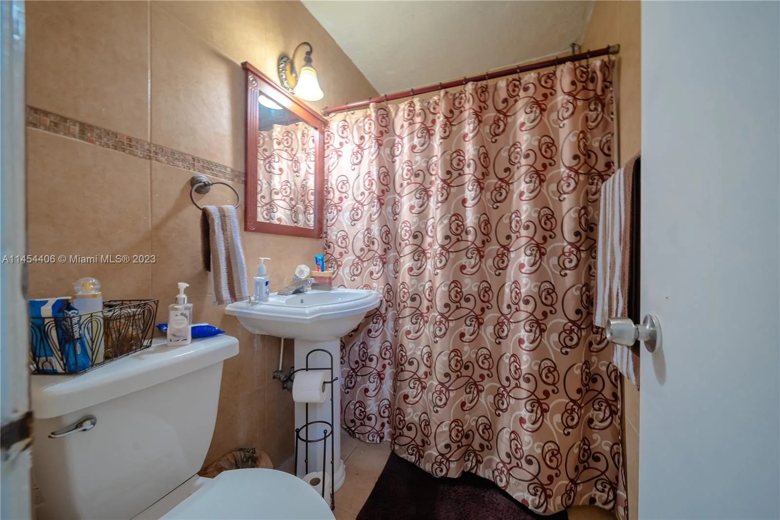 925 E 29th St, Hialeah, FL 33013 photo 11