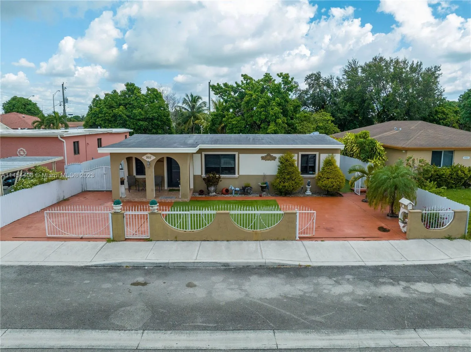 925 E 29th St, Hialeah, FL 33013 photo 2